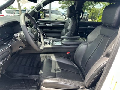 2023 Jeep Wagoneer Base