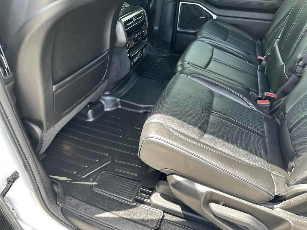 2023 Jeep Wagoneer Base