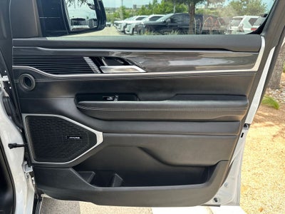 2023 Jeep Wagoneer Base