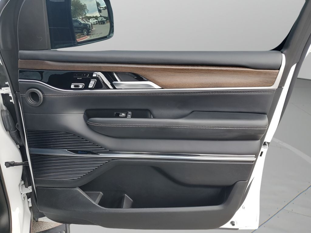 2023 Jeep Grand Wagoneer Base