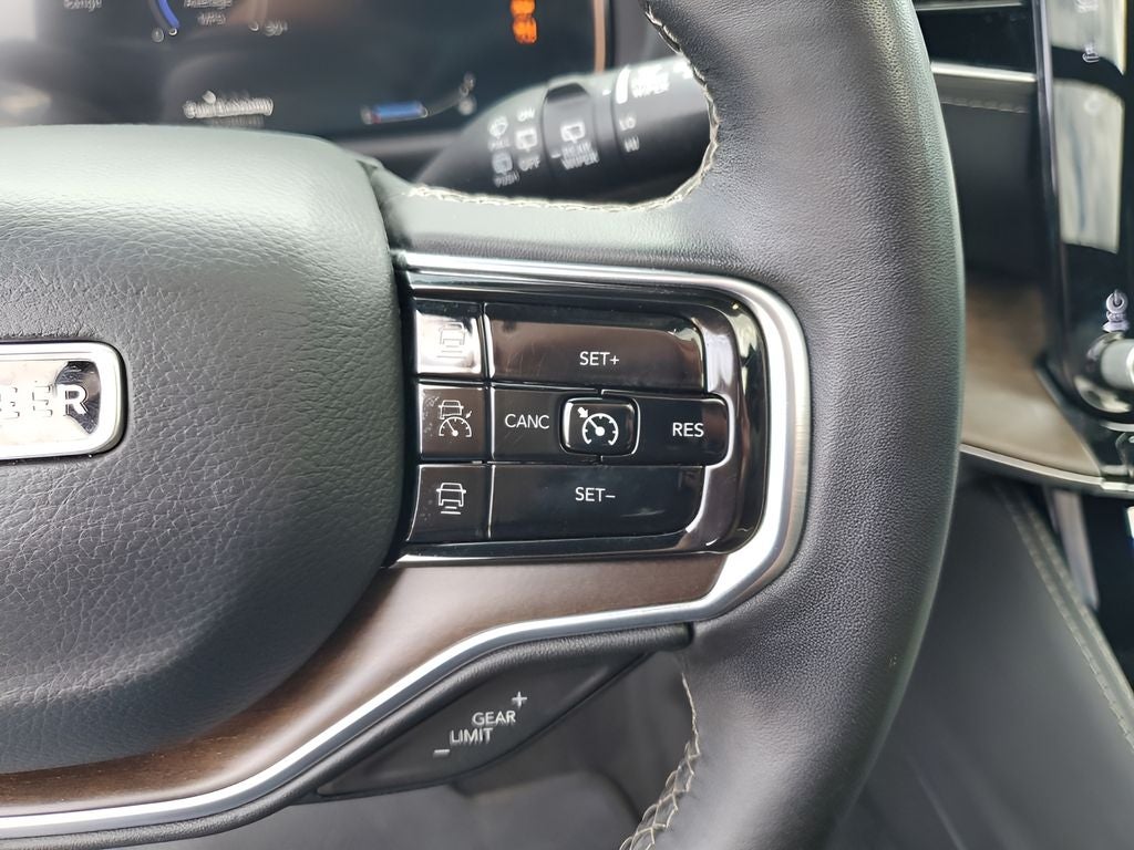 2023 Jeep Grand Wagoneer Base