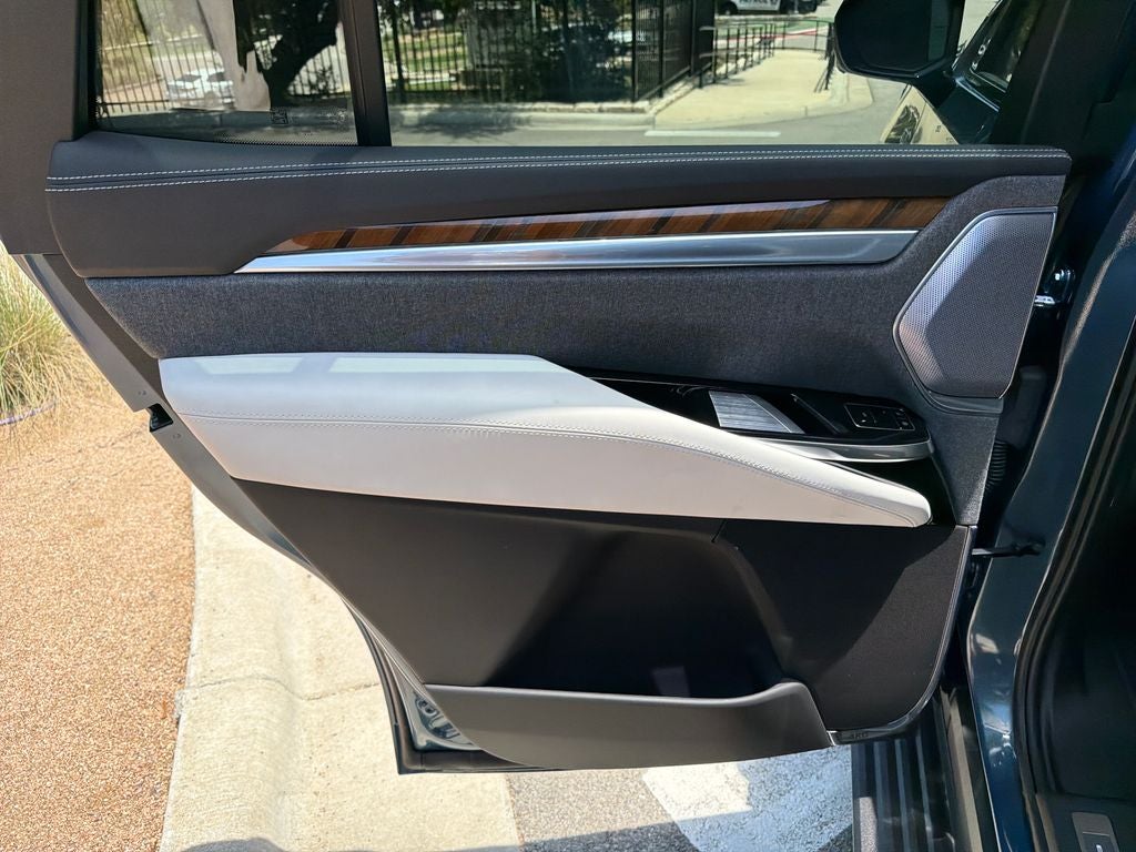 2025 Cadillac Escalade Sport Platinum