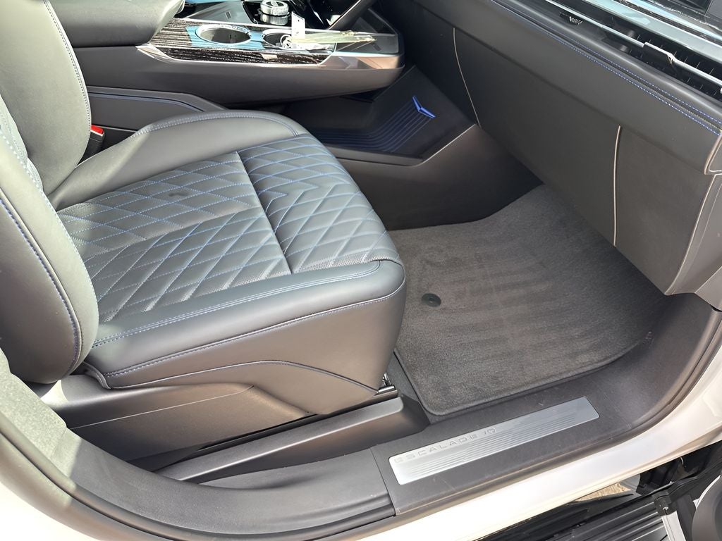 2025 Cadillac ESCALADE IQ Sport 1