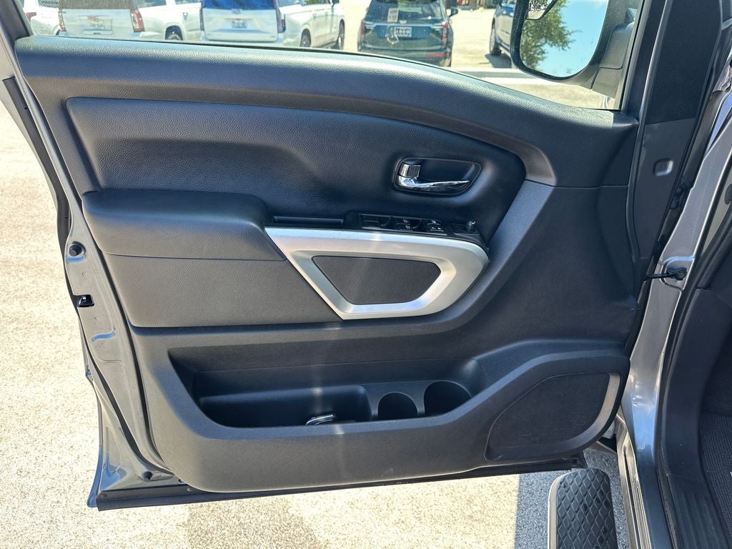 2017 Nissan Titan SV