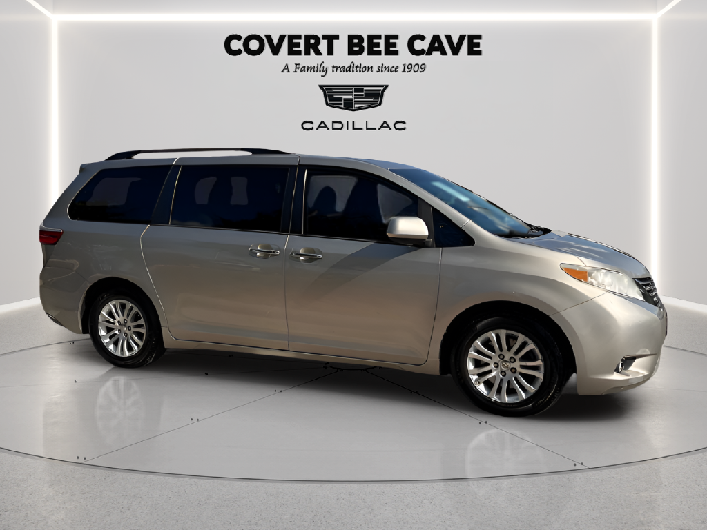 2017 Toyota Sienna XLE 8 Passenger