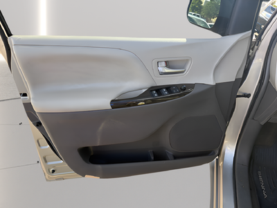 2017 Toyota Sienna XLE 8 Passenger