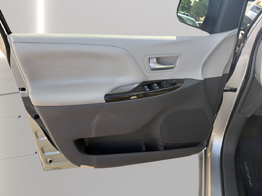 2017 Toyota Sienna XLE 8 Passenger