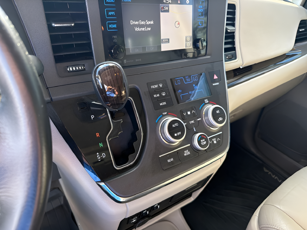 2017 Toyota Sienna XLE 8 Passenger