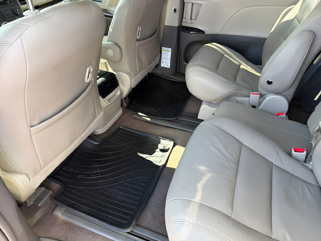 2017 Toyota Sienna XLE 8 Passenger