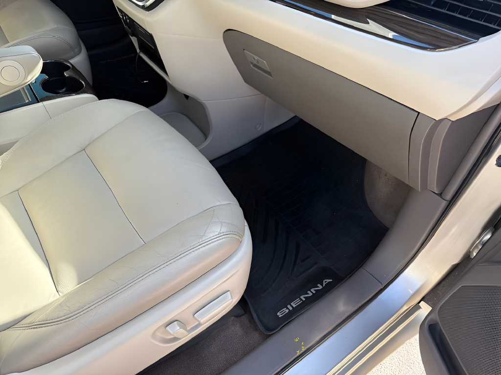 2017 Toyota Sienna XLE 8 Passenger