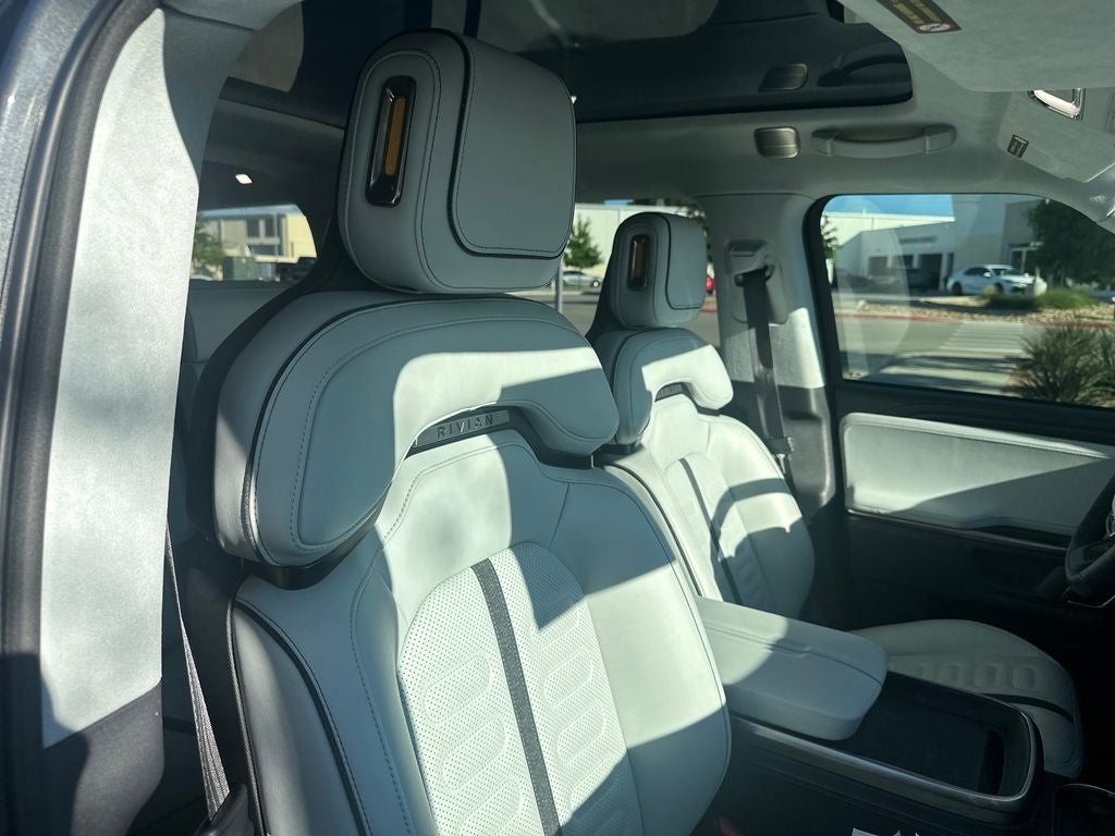 2024 Rivian R1S Adventure
