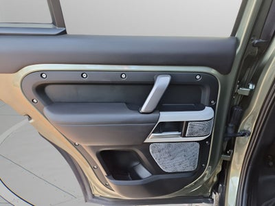 2024 Land Rover Defender 130 X-Dynamic SE