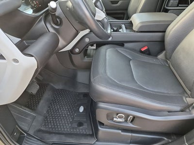 2024 Land Rover Defender 130 X-Dynamic SE