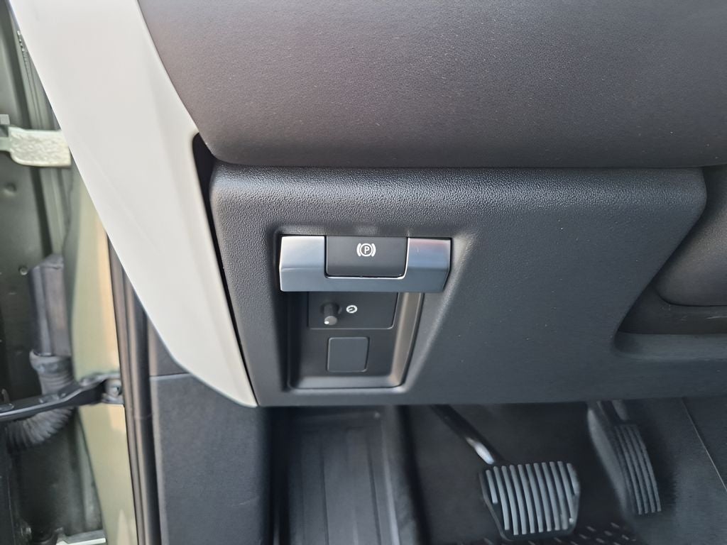 2024 Land Rover Defender 130 X-Dynamic SE