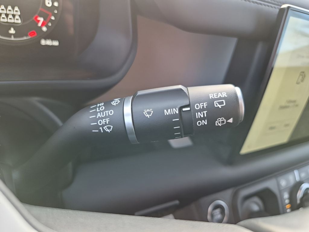 2024 Land Rover Defender 130 X-Dynamic SE