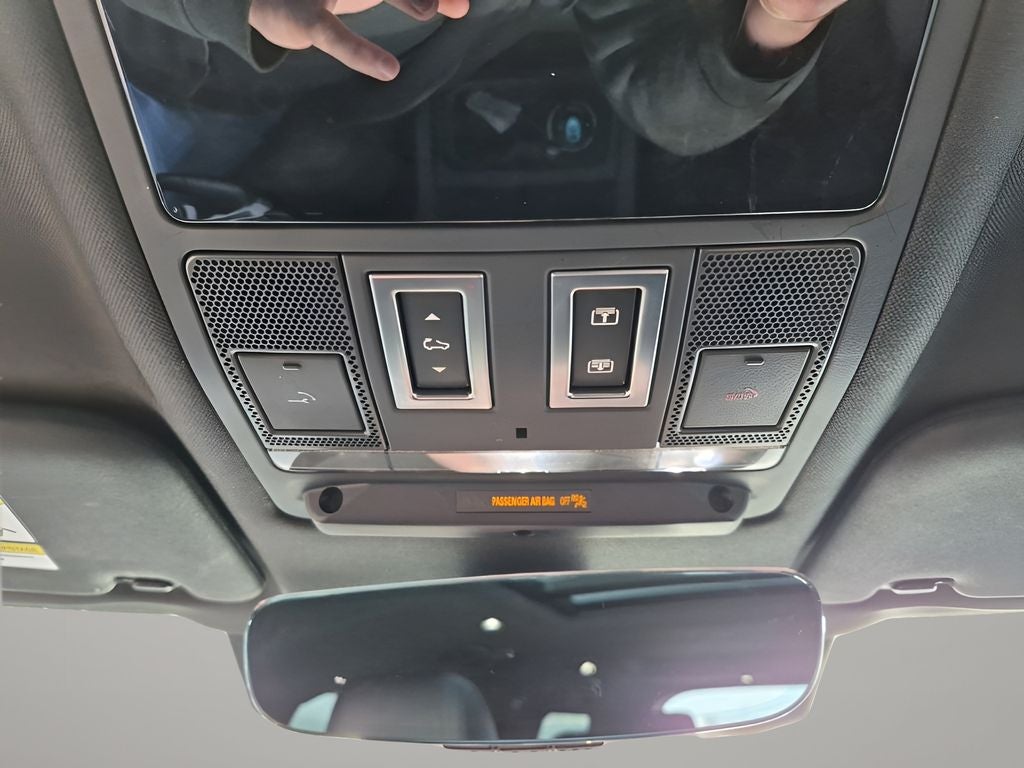 2024 Land Rover Defender 130 X-Dynamic SE