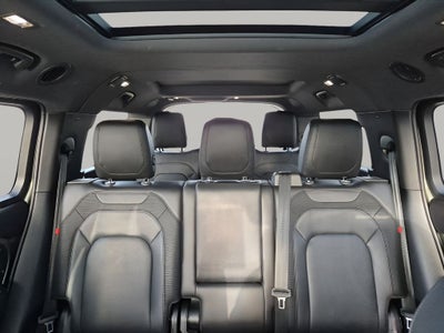 2024 Land Rover Defender 130 X-Dynamic SE