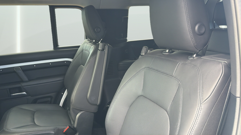 2025 Land Rover Defender 130 S