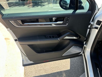2025 Porsche Cayenne E-Hybrid Turbo