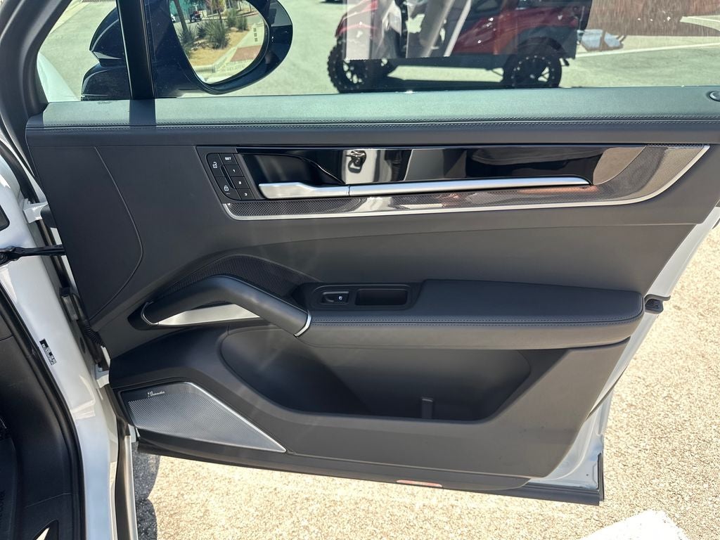2025 Porsche Cayenne E-Hybrid Turbo