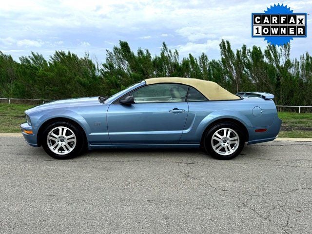 2005 Ford Mustang GT Premium