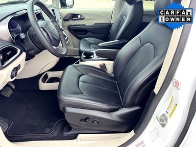 2024 Chrysler Pacifica Hybrid Select