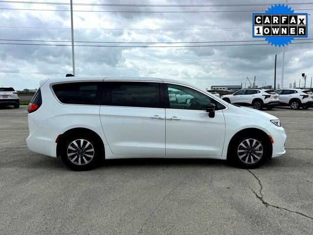 2024 Chrysler Pacifica Hybrid Select