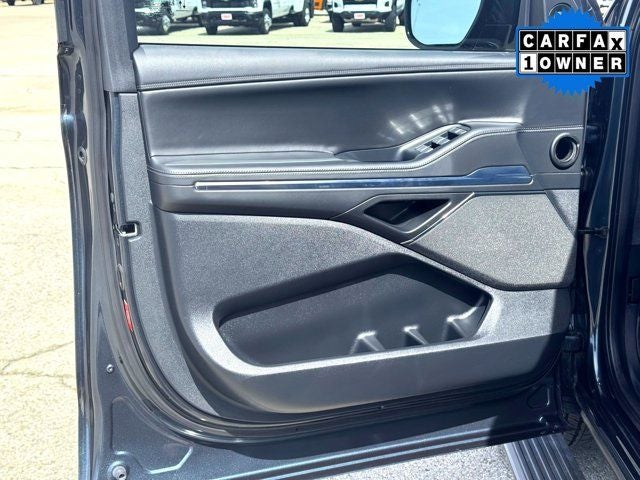 2025 Lincoln Navigator Reserve Jet Appearance