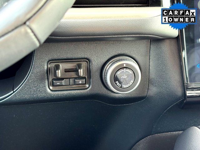 2025 Lincoln Navigator Reserve Jet Appearance