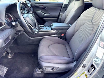 2022 Toyota Highlander LE