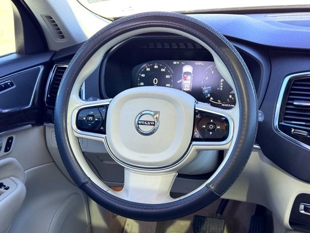 2016 Volvo XC90 T6 Momentum