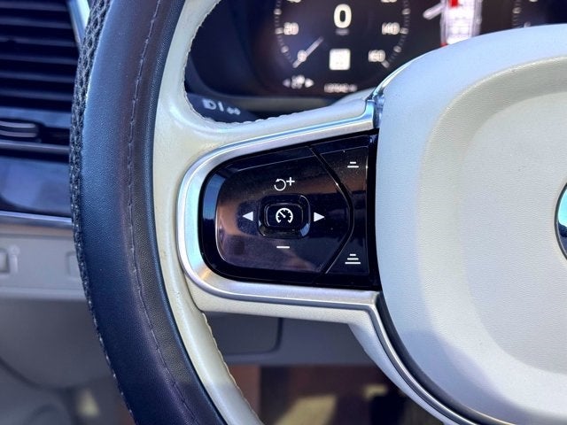 2016 Volvo XC90 T6 Momentum