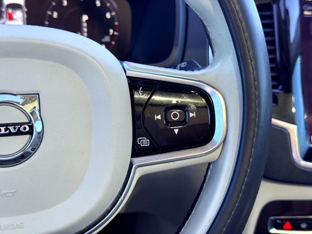 2016 Volvo XC90 T6 Momentum