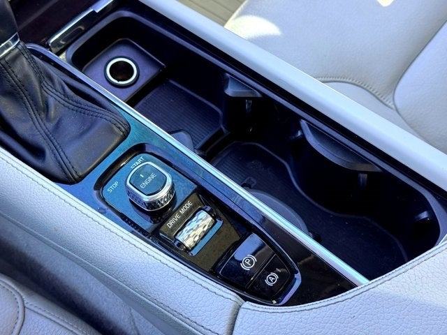 2016 Volvo XC90 T6 Momentum