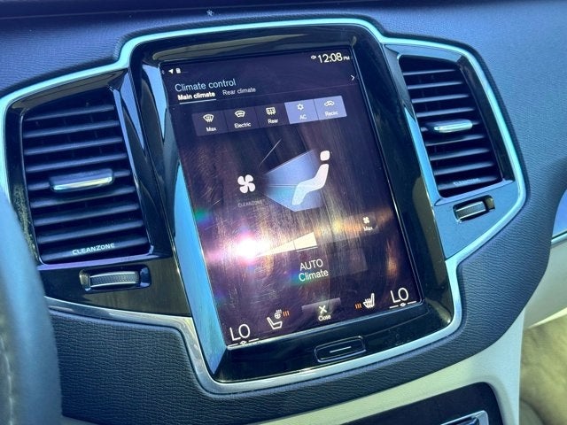 2016 Volvo XC90 T6 Momentum