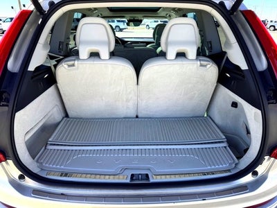 2016 Volvo XC90 T6 Momentum