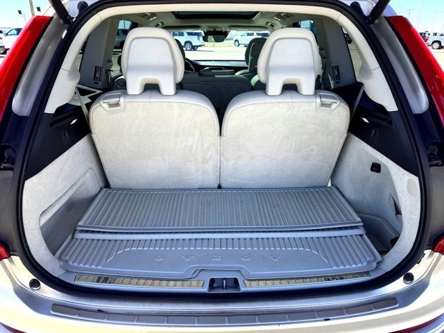 2016 Volvo XC90 T6 Momentum