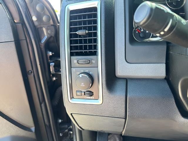 2017 RAM 1500 Lone Star 4x4 Crew Cab 6'4" Box