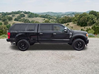2017 Ford Super Duty F-350 SRW Platinum 4WD Crew Cab 6.75' Box