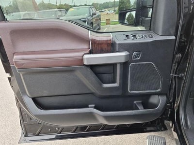 2017 Ford Super Duty F-350 SRW Platinum 4WD Crew Cab 6.75' Box