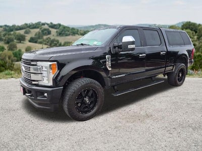 2017 Ford Super Duty F-350 SRW Platinum 4WD Crew Cab 6.75' Box