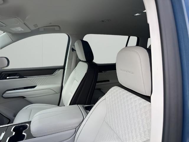 2024 GMC Acadia FWD Denali