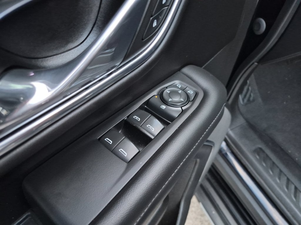 2023 Chevrolet Suburban LS