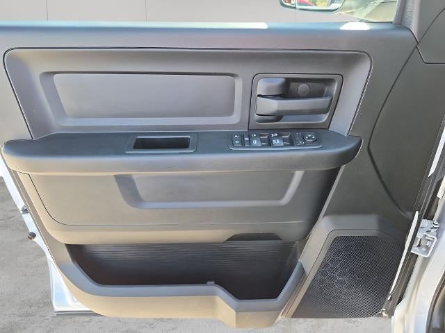 2018 RAM 2500 Tradesman 4x4 Crew Cab 6'4" Box