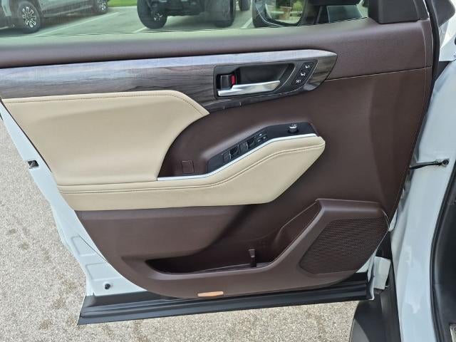 2022 Toyota Highlander Platinum AWD (Natl)