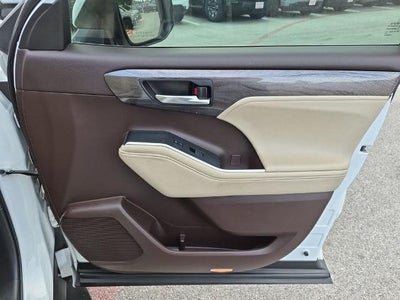 2022 Toyota Highlander Platinum AWD (Natl)