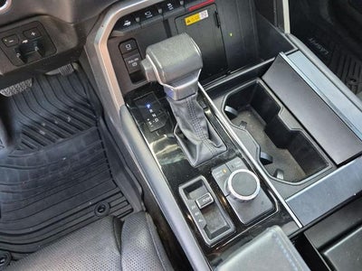 2022 Toyota Tundra 4WD 4WD Platinum CrewMax 5.5' Bed (Natl)