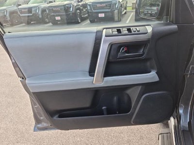 2011 Toyota 4Runner 4WD 4dr V6 SR5 (Natl)