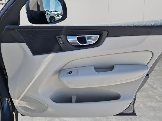 2025 Volvo XC60 B5 AWD Plus