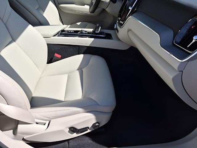 2025 Volvo XC60 B5 AWD Plus